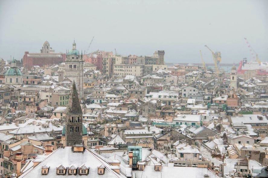 Maltempo, nevica a Genova (anche in riva al mare) e sulla Liguria