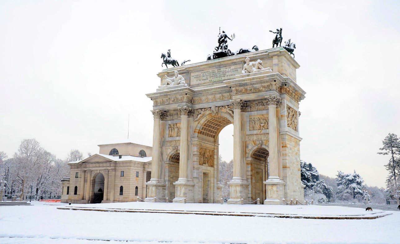 Meteo, maltempo da giovedì. Possibile nevicata a Milano
