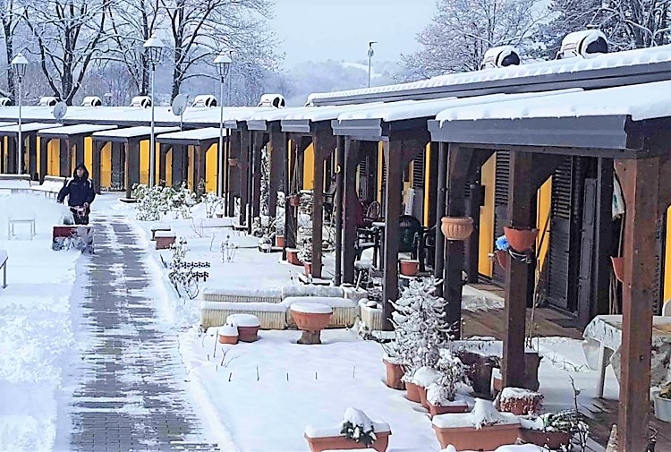 Intensa nevicata nelle zone terremotate del Centro Italia, forti i disagi