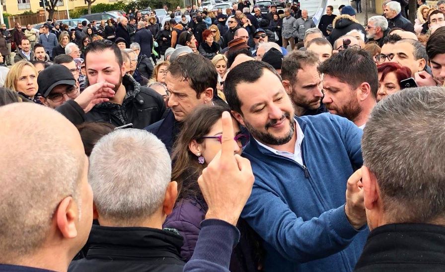 Supporter a Salvini, “elimina Saviano”. Replica Matteo, “lunga vita a Saviano” [VIDEO]