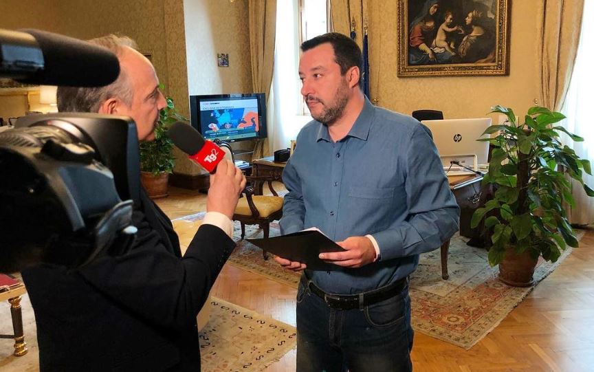 Salvini, “lavoro per risolvere i problemi causati da una sinistra incapace” [VIDEO]