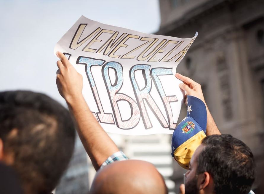 Venezuela, Conte: “Vicini al popolo venezuelano e a fianco degli italiani nel Paese”