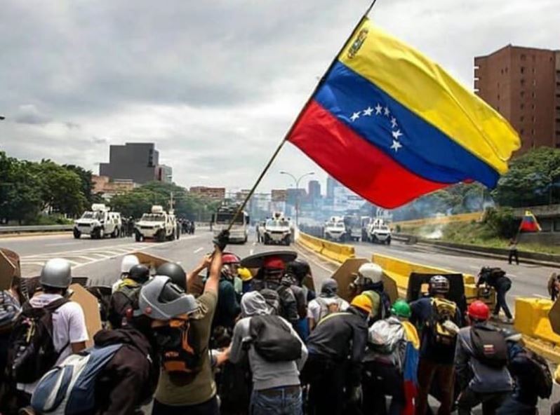 Venezuela, dalla Ue ultimatum a Maduro: “Elezioni subito o riconosciamo Guaidò presidente” [VIDEO]