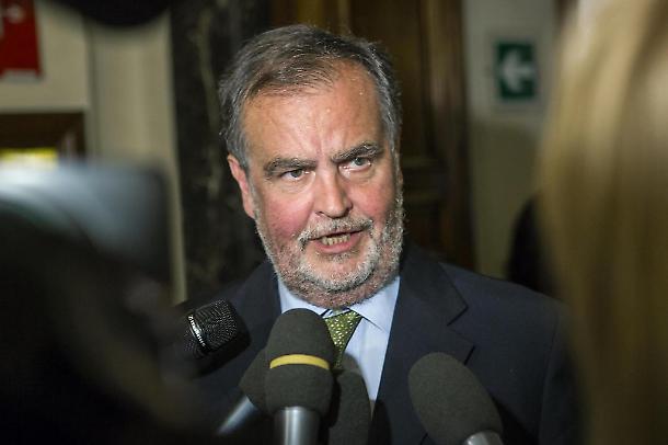 Calderoli: “Riduzione eletti all’estero del 35%, come per gli eletti in Italia”