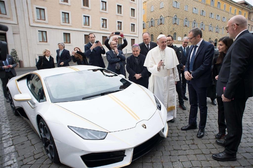 La Lamborghini donata dal Papa diventerà un centro per i cristiani di Ninive