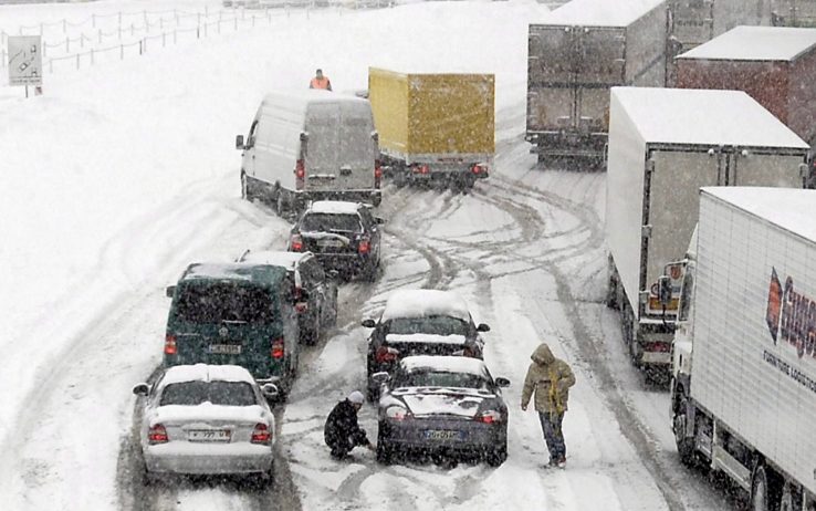 Maltempo, autostrada del Brennero chiusa per neve [VIDEO]