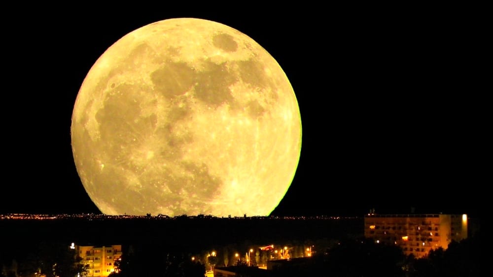 UNO SPETTACOLO UNICO | Questa notte la Superluna, mai così vicina alla Terra
