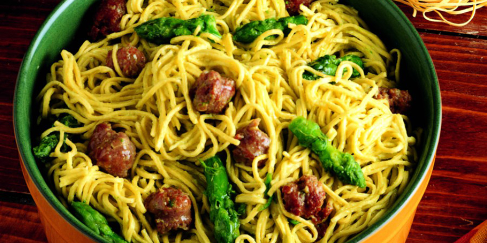 AL DENTE! | Tagliolini con asparagi e salsiccia, la ricetta