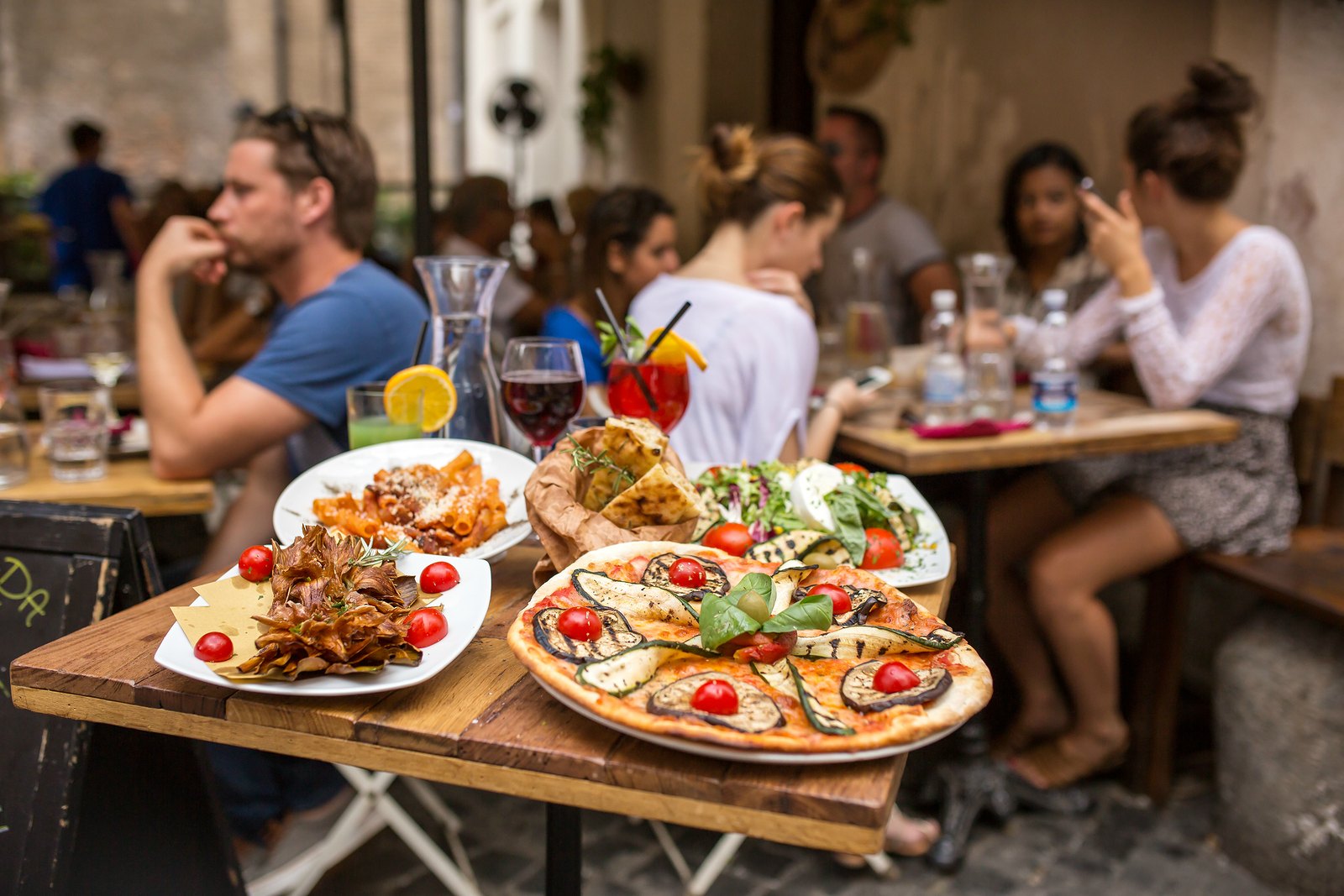 L’ANALISI | Vacanze in Italia, un terzo della spesa è per il cibo