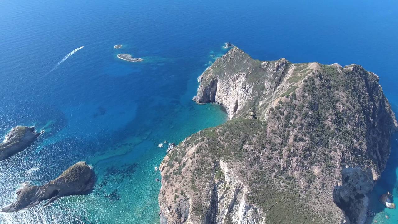 VIDEO 4K | Palmarola, nelle Isole Pontine: un paradiso col mare cristallino