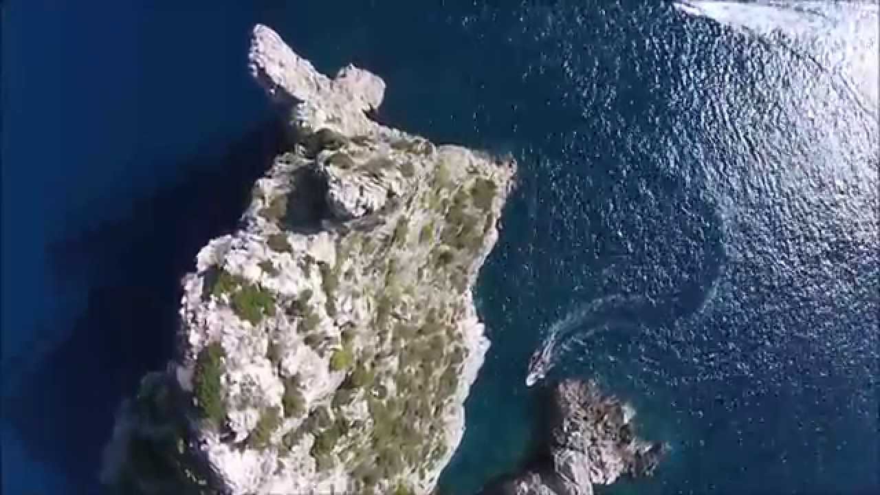 VIDEO | Lo spettacolo dei faraglioni di Capri, così non li avete mai visti!