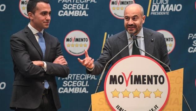Tav, Paragone (M5S): “Salvini vuole andare con Berlusconi? Tanti auguri”