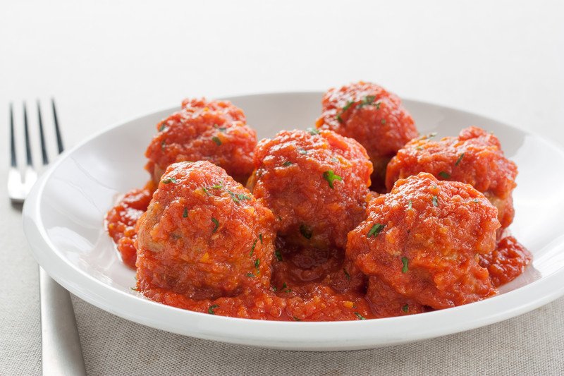 RICETTA DELLA NONNA | Polpette al sugo, morbide e non fritte [VIDEO]