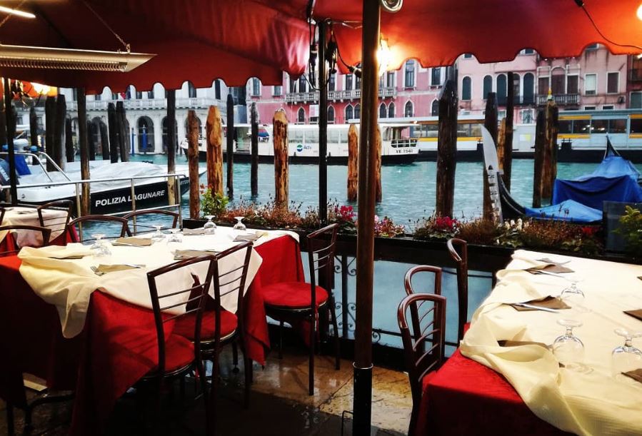 Maltempo a Venezia, acqua alta oltre un metro [VIDEO]