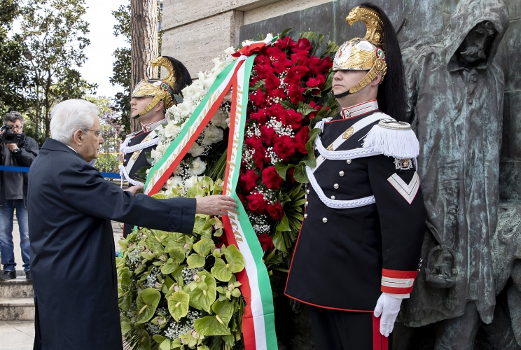 Primo maggio, Mattarella: “Festa della Repubblica e della Costituzione” [VIDEO]