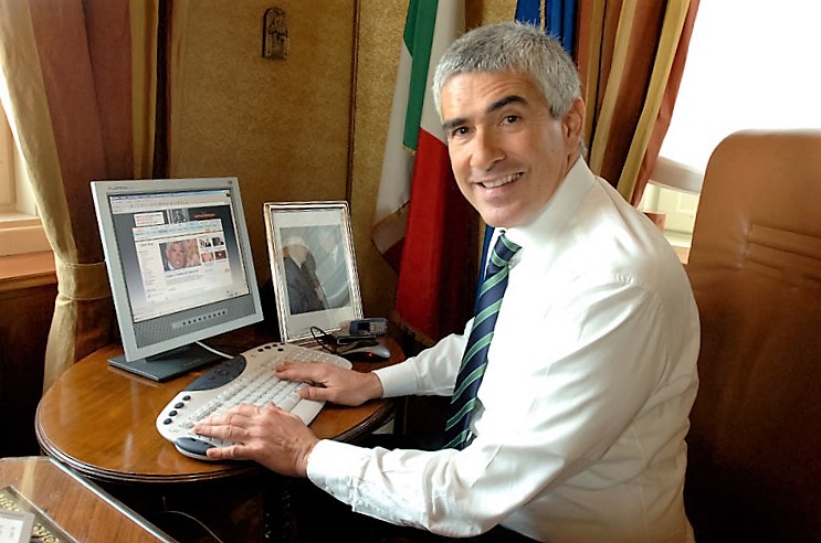 Casini punta a un centro moderato: “Calenda e gli altri si sveglino”