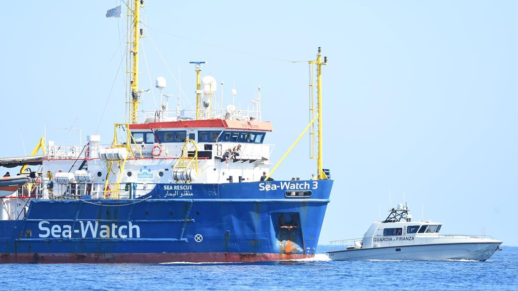 Sea Watch, anche Ungaro (Pd) a Lampedusa: “L’Italia non è proprietà di Salvini”
