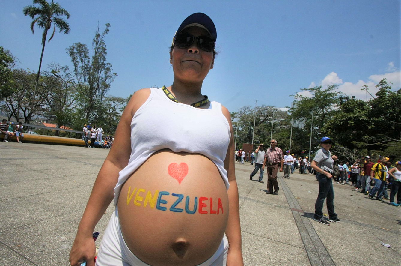 Venezuela, donne incinte raggiungono la clinica Save the Children al confine con la Colombia