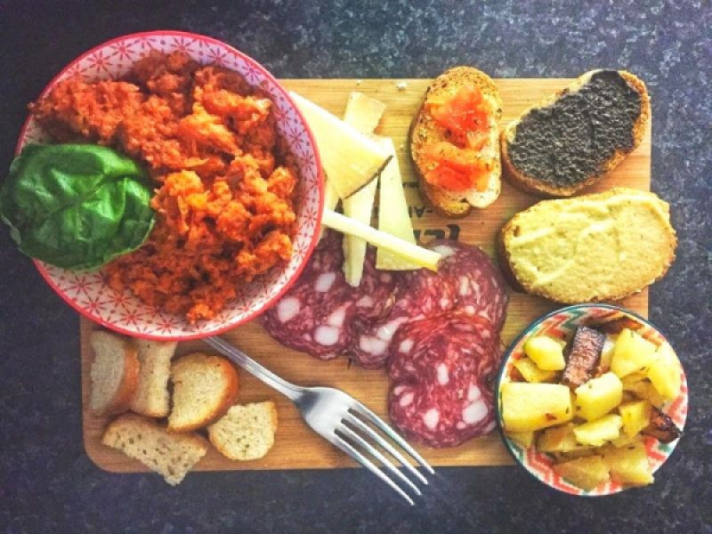 “Mangiaparole letterari”, l’ultima novità tra apericena e cabaret