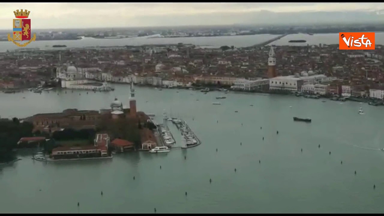 VIDEO | La città di Venezia martoriata dal maltempo vista dall’elicottero della Polizia