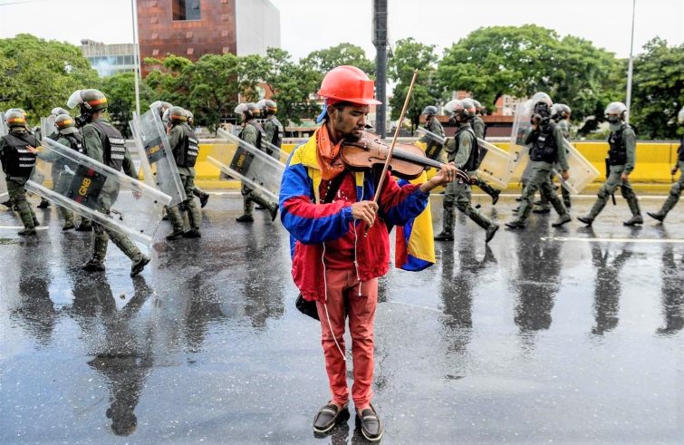 LA SIRIA COME IL VENEZUELA | A Caracas si soffre come ad Aleppo
