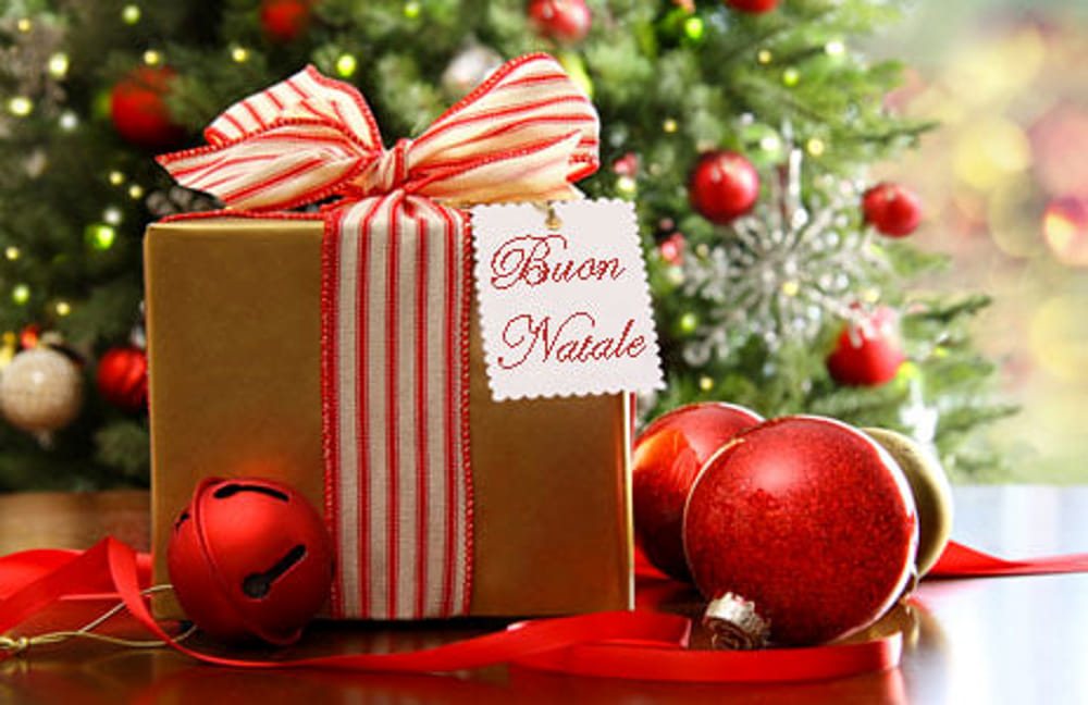Regali Di Natale The.La Tradizione L Origine Dei Regali Di Natale Italia Chiama Italia