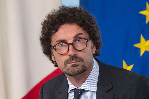 CORONAVIRUS | Toninelli (M5S): “Chi fa polemiche in questo periodo dovrebbe semplicemente vergognarsi”