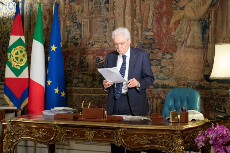 FALCONE E BORSELLINO | Mattarella: “Hanno fatto luce nelle tenebre della mafia” [VIDEO]