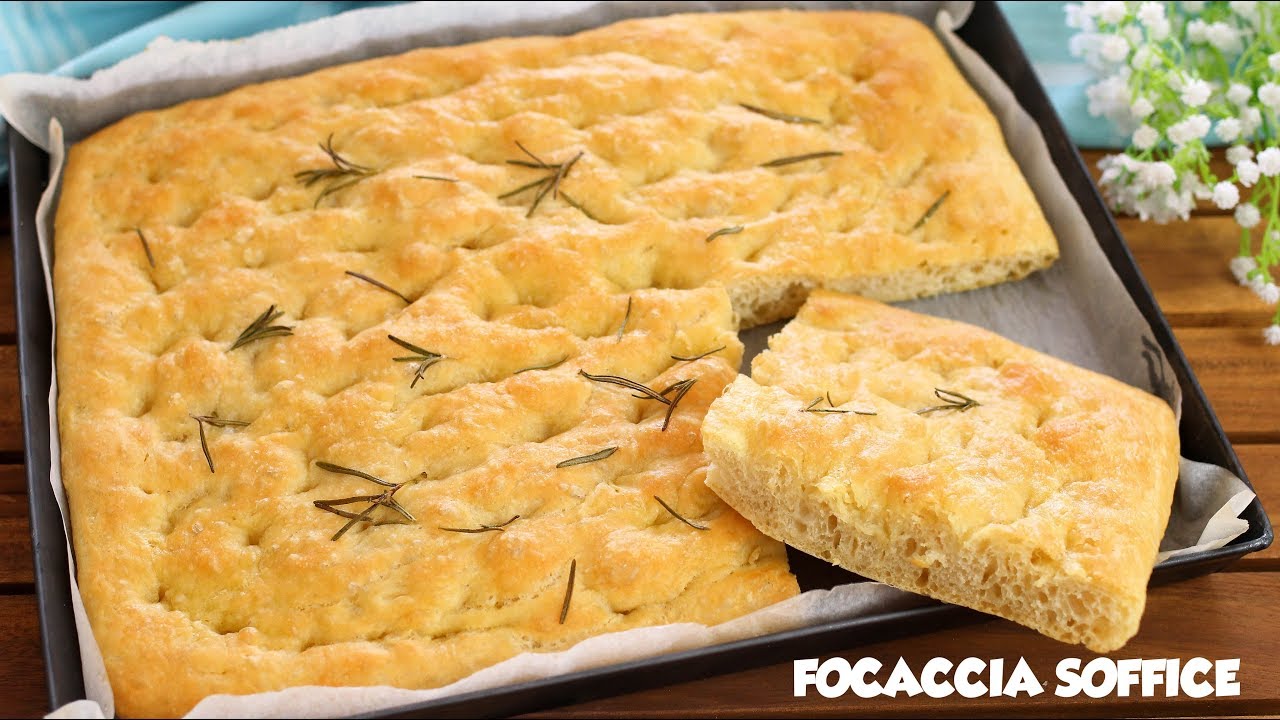 VIDEO | Focaccia soffice, ricetta facile e senza impasto