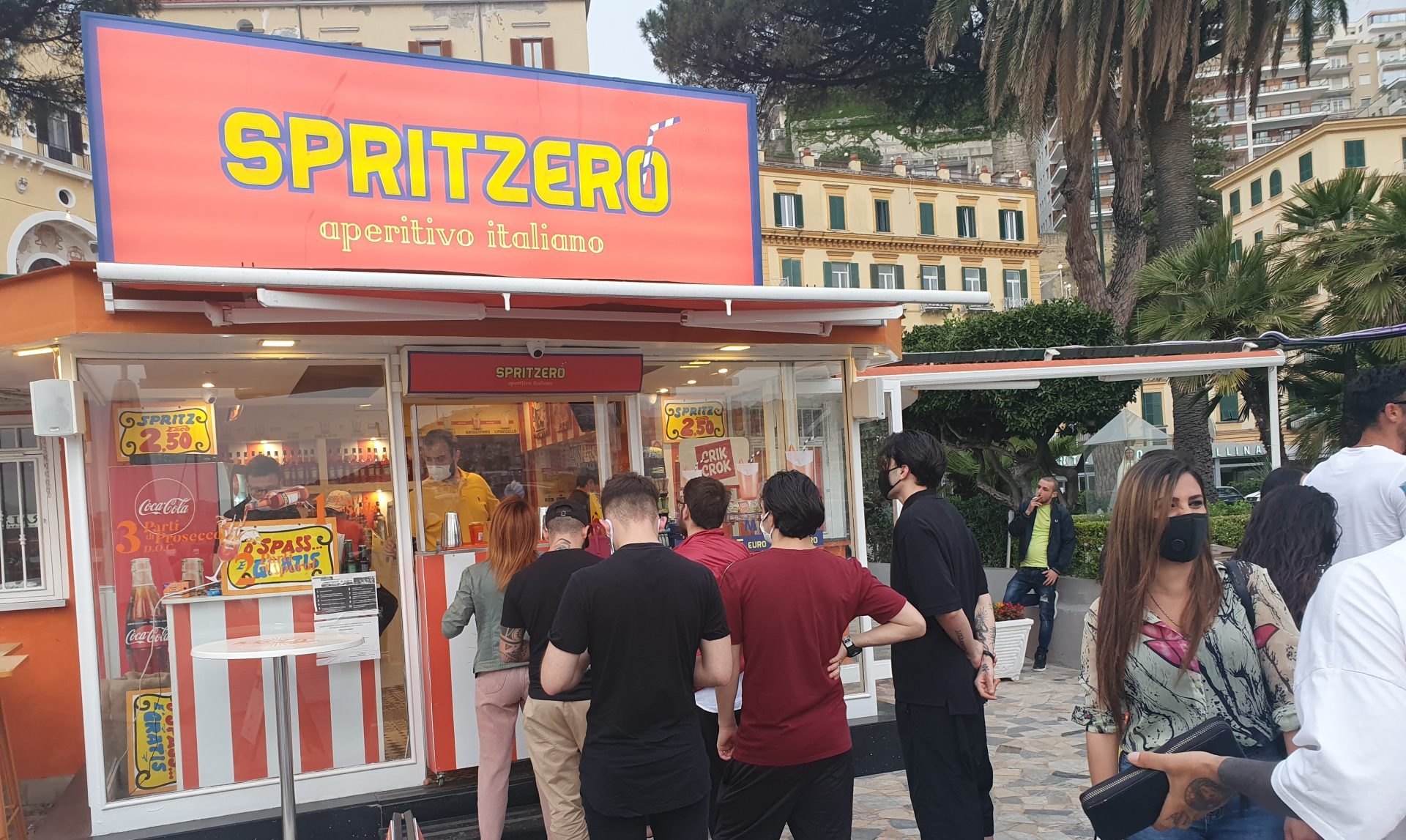 Roma, apre Spritzerò: Spritz gratis per tutti a Ponte Milvio