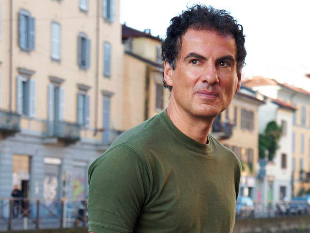 LO SCRITTORE | Andrea De Carlo: “Tra i nostri politici non c’è nessuno che abbia una visione”