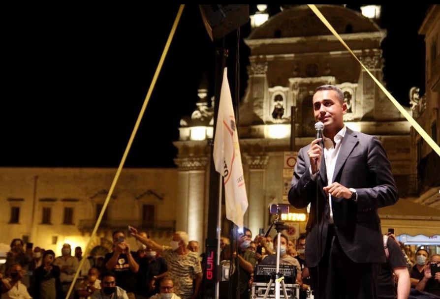 REFERENDUM | Tour di sei giorni per Di Maio: “Voto Sì, smascheriamo le fake news che diffondono quelli del No”