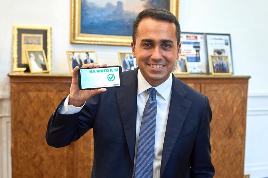 REFERENDUM | Una valanga di Sì, Di Maio: “Bella giornata”. Zingaretti: “Si apre stagione di riforme”