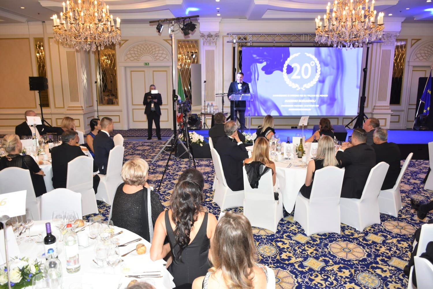 FOTO | Italiani all’estero, Massimo Romagnoli (MdL) ha festeggiato a Bruxelles i suoi 20 anni in politica