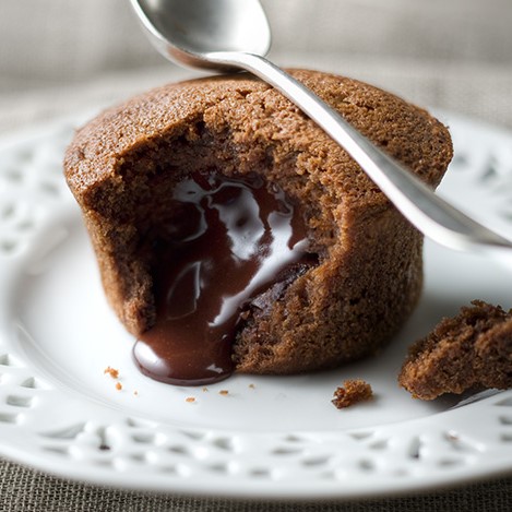 RICETTA | Tortino al cioccolato con cuore fondente, il dolce che accende l’autunno