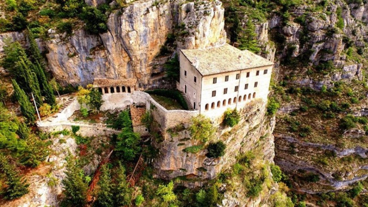 FOTO | Turismo in Abruzzo, pace e silenzio tra eremi e abbazie