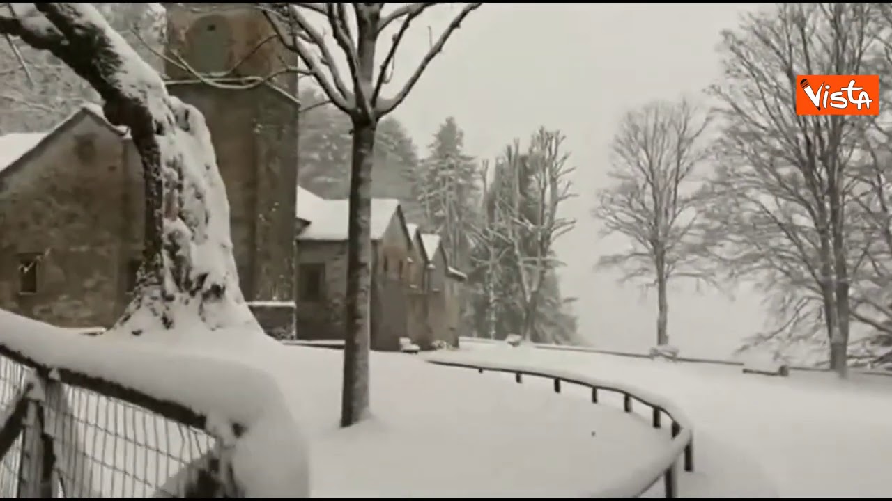 VIDEO | “Temporale di neve” sull’appennino bolognese, fulmini e tuoni mentre nevica