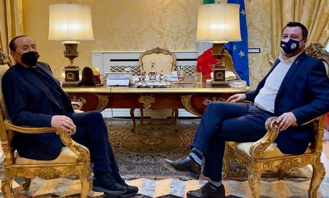 VIDEO | Berlusconi riceve Salvini a Villa Grande: “Con Draghi, con responsabilità e senza veti”