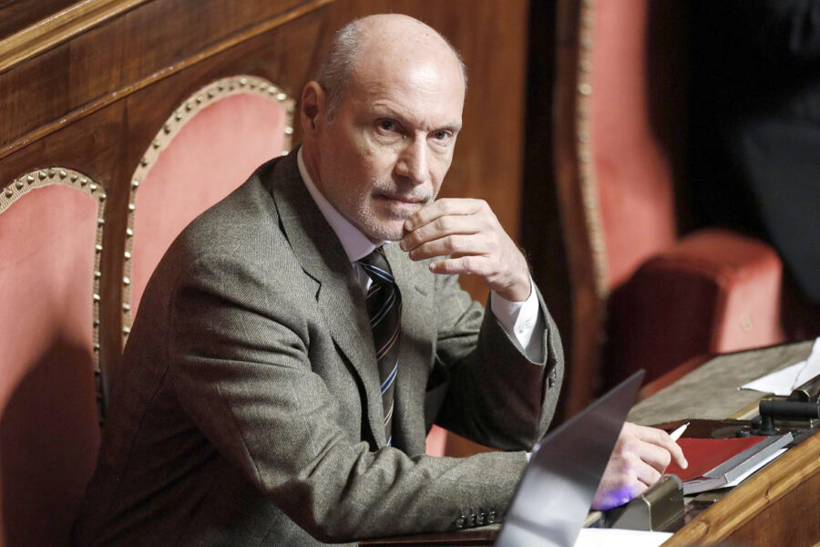 De Falco: “M5S in agonia, tra faide interne e spartizione del potere”