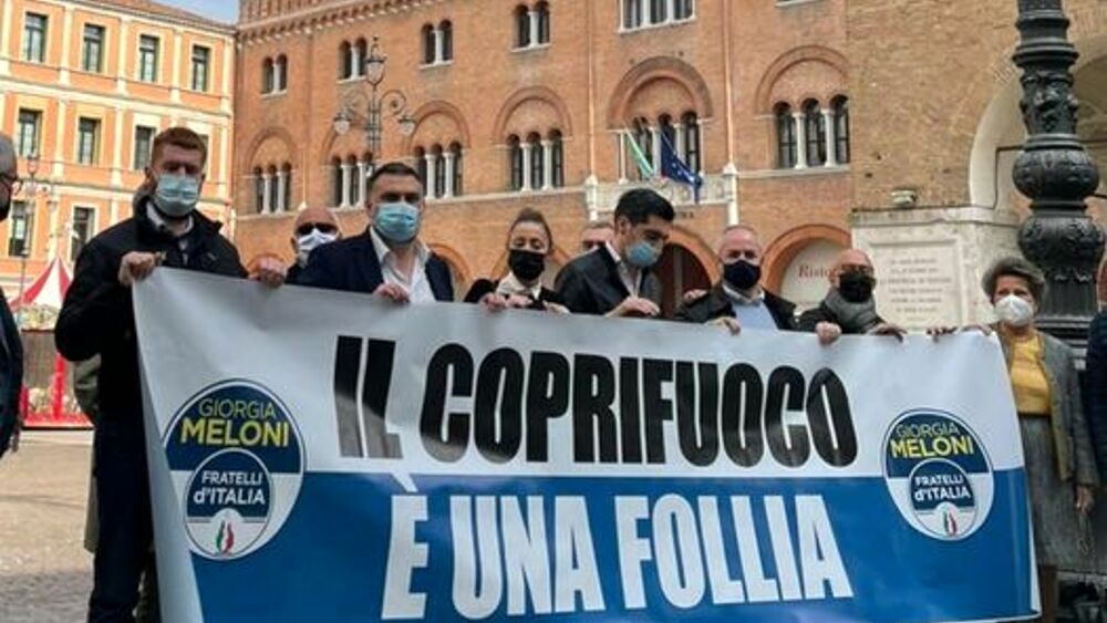Coprifuoco, una scelta senza senso