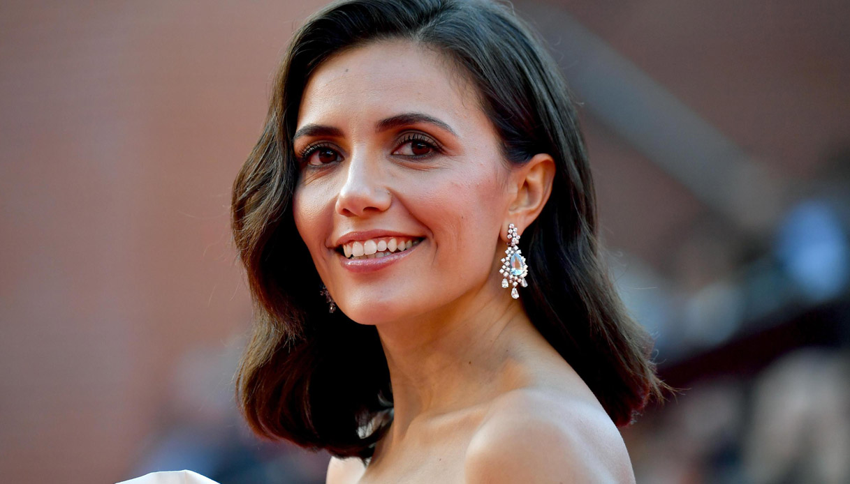 Serena Rossi madrina della Mostra del Cinema di Venezia: “Vorrei ritrovare quei sorrisi dimenticati”