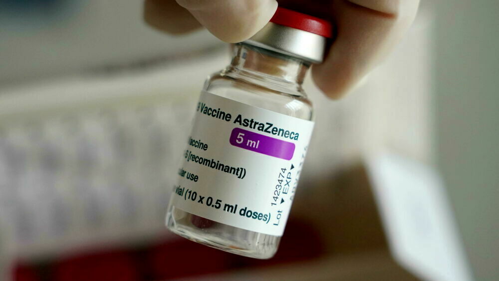 Astrazeneca, ragazza 18enne e donna 52enne morte dopo il vaccino