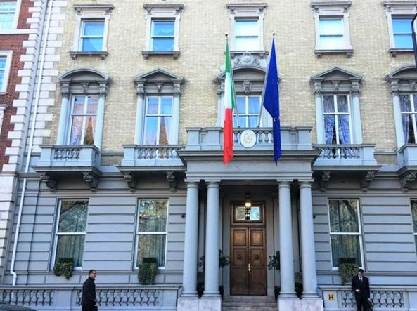 Rinnovo passaporto a Londra, va sempre peggio. Qualcuno svegli il Console Marco Villani