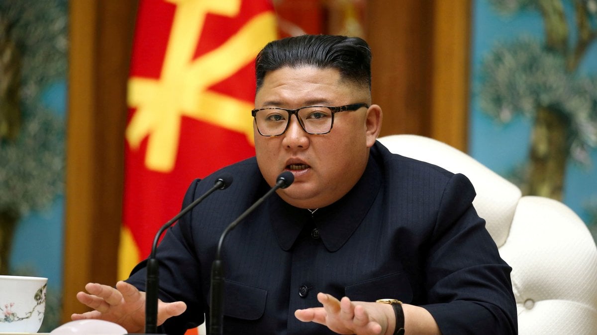 PURA FOLLIA | Corea del Nord, pena di morte per chi guarda film stranieri o indossa i jeans