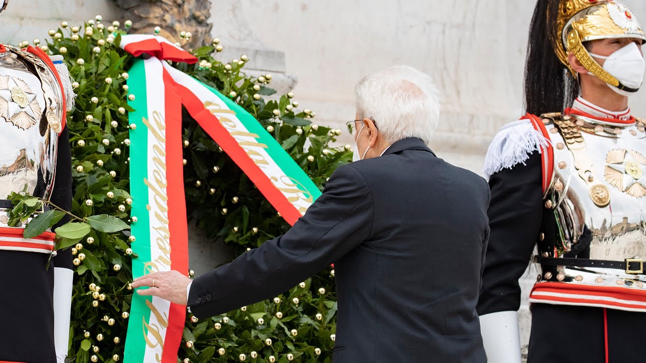 2 GIUGNO | Mattarella rende omaggio al Monumento del Milite Ignoto all’Altare della Patria [VIDEO]