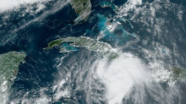 L’uragano Elsa colpisce i Caraibi e punta verso la Florida