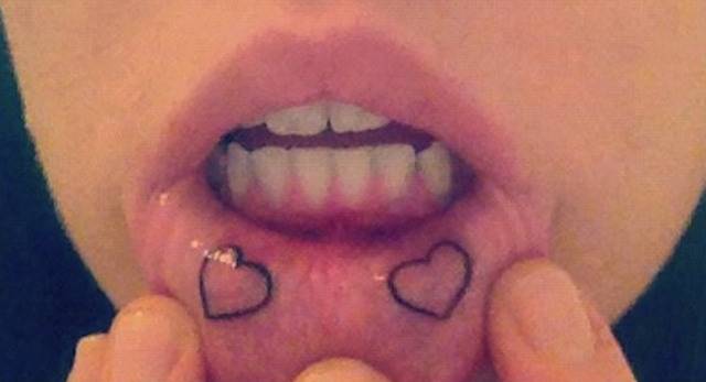 Inner lip inking, tatuaggio all’interno del labbro inferiore