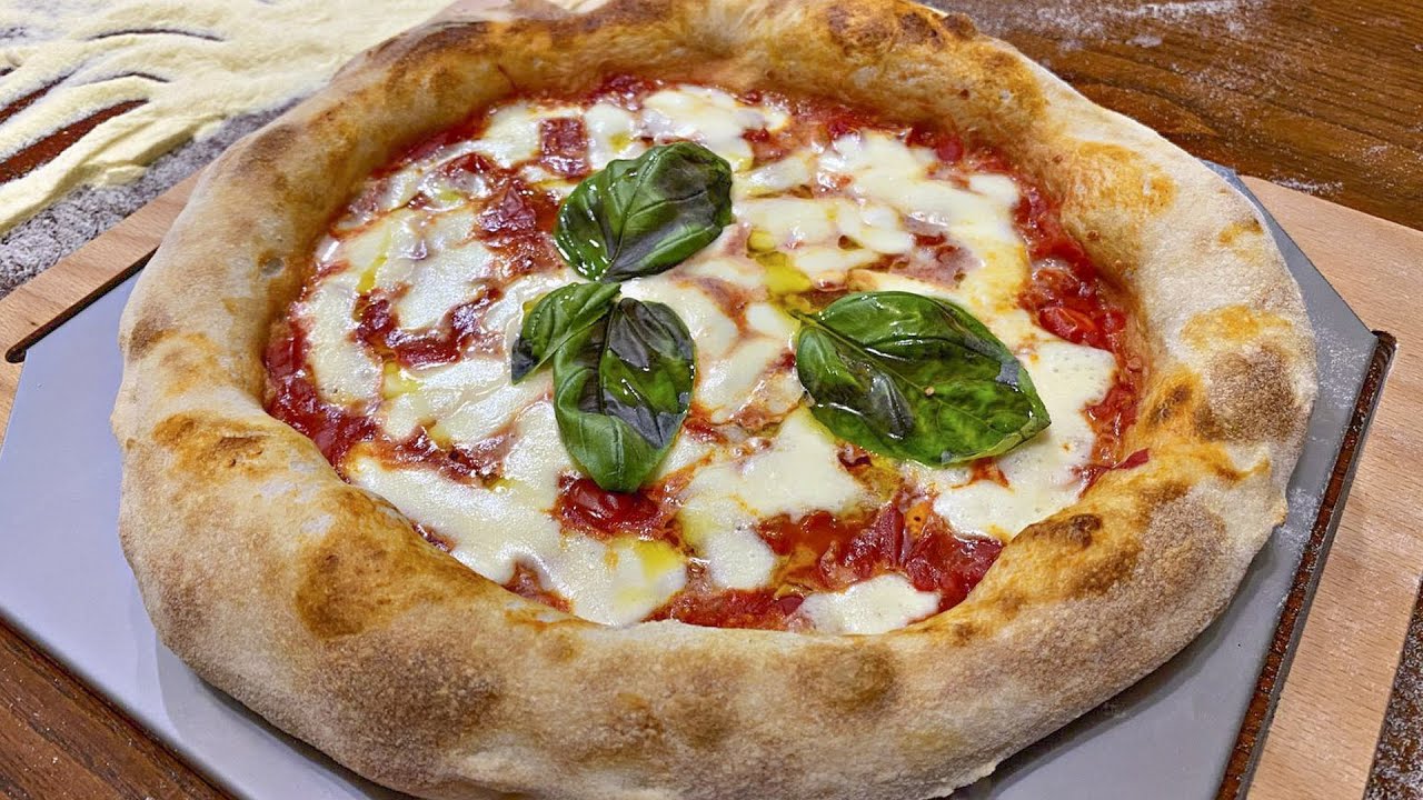 VIDEO RICETTA | La vera pizza napoletana fatta in casa