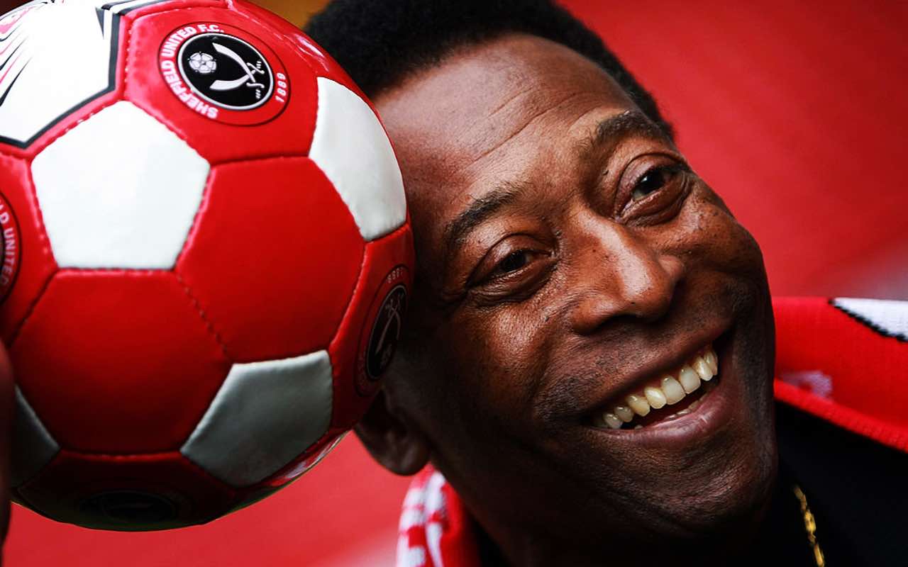 Pelè operato per la rimozione di un tumore, il Brasile prega per lui