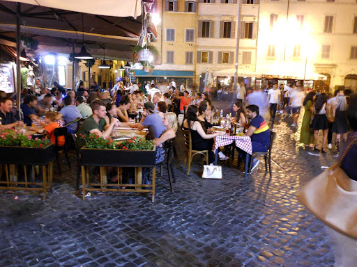 Roma, invasione dei dehors e giardini all’aperto